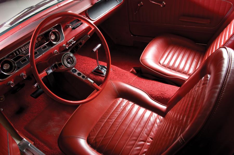  Ford Mustang 2+2 Fastback 1965 года  (фото 14 из 16)